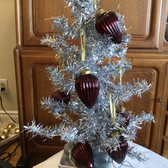 Vintage Red Ribbon Kugel Style Ornaments - Picture 4 of 4